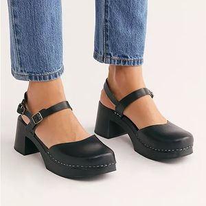 Swedish Hasbeens Strappy Clogs 36